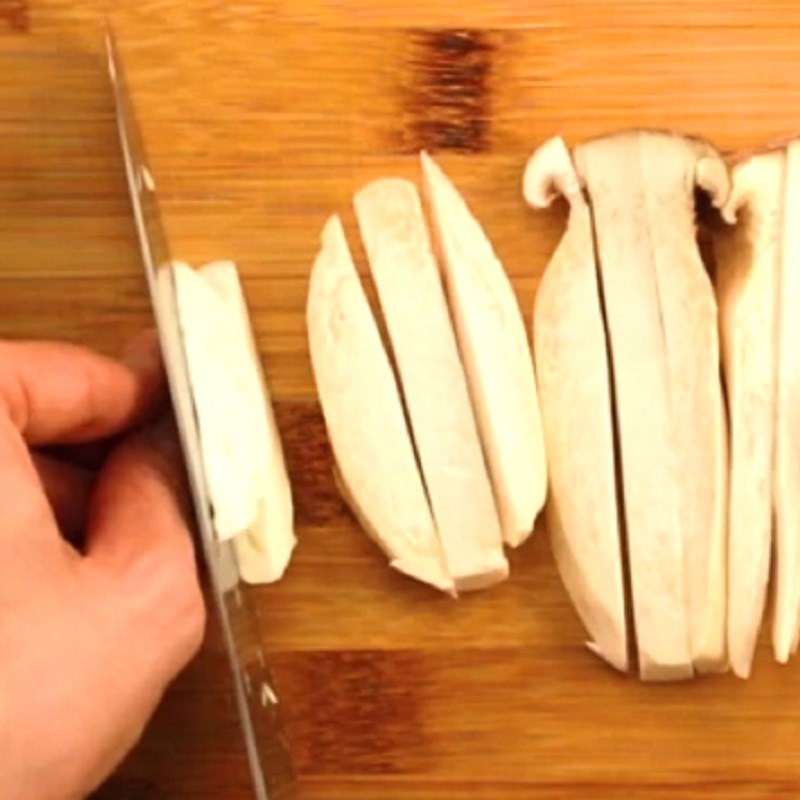 Bước 1 Sơ chế nguyên liệu Sushi chay nấm rau củ xào