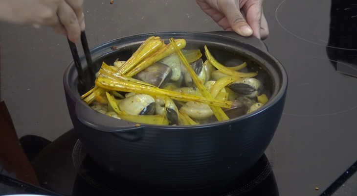 Bước 3 Nấu cà ri Cà ri nghêu