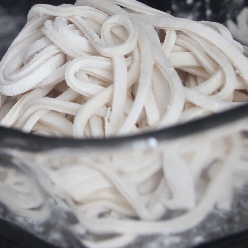 Bước 6 Cán bột và tạo hình Cháo canh Nghệ An xương heo