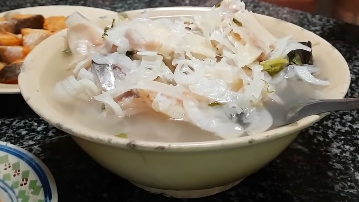 Canh chua khô cá dứa chuối bào