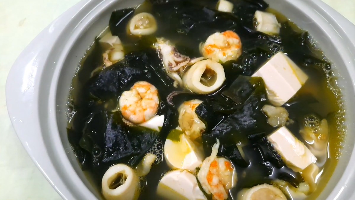 Canh rong biển tôm mực