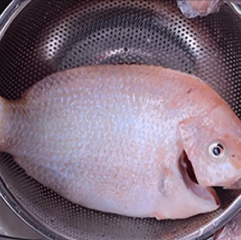 Bước 1 Sơ chế cá diêu hồng Cá diêu hồng hấp bầu