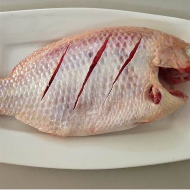 Bước 1 Sơ chế cá diêu hồng Cá diêu hồng hấp bầu