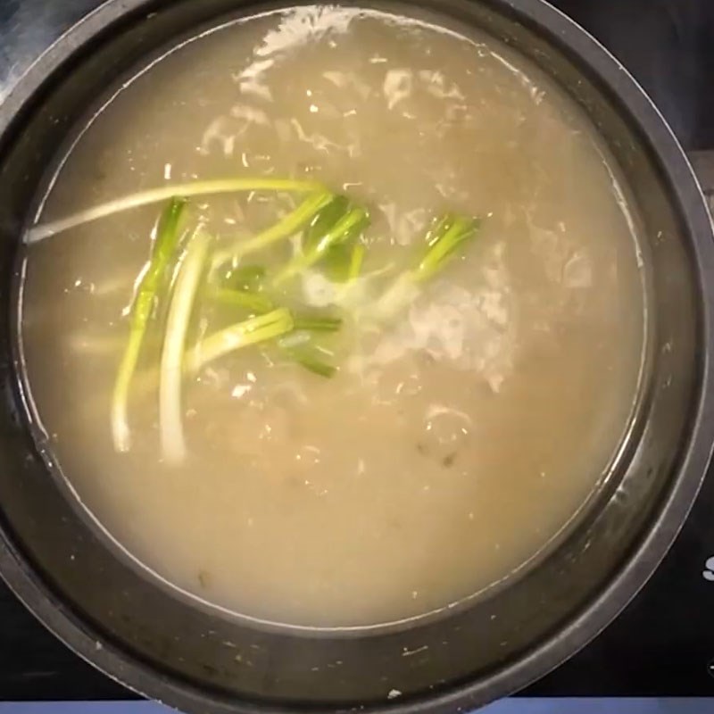 Bước 5 Cho hàu vào cháo Cháo hàu đậu xanh