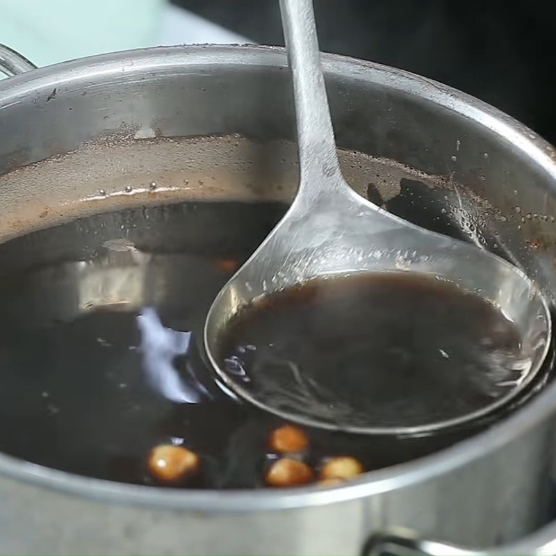 Bước 2 Ninh mềm hạt sen và đậu đen Chè hạt sen đậu đen