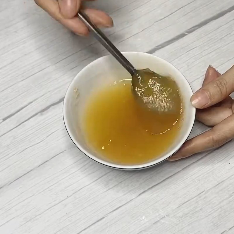 Bước 1 Ngâm bột rau câu và kích đông gelatin Chè khúc bạch phô mai