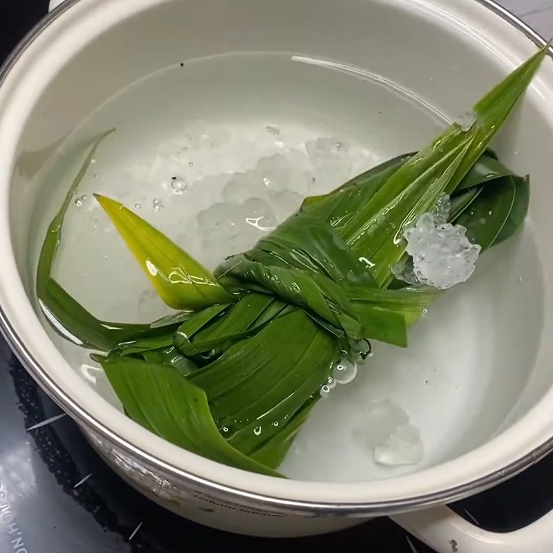 Bước 4 Nấu nước đường Chè khúc bạch phô mai