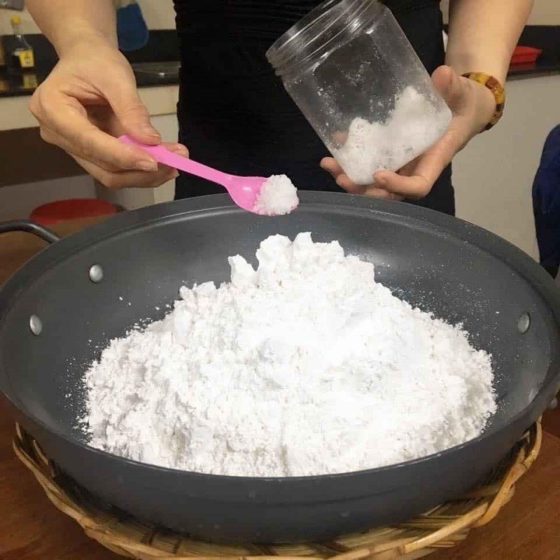 Bước 3 Nhồi bột làm bánh canh Bánh canh gõ gáo dừa chả cá lăng