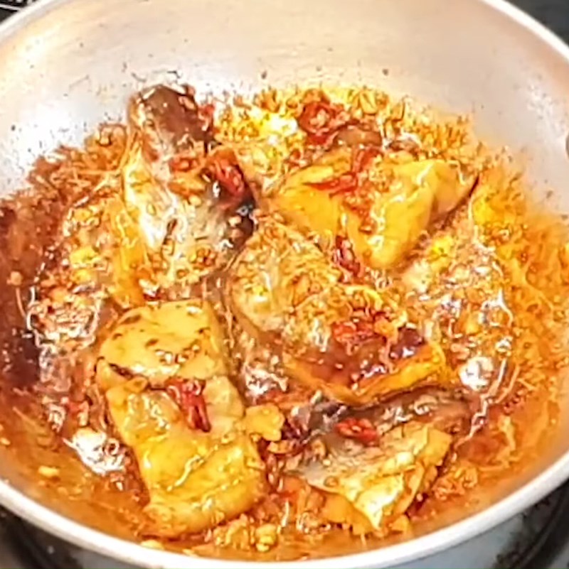 Bước 3 Chiên giấm đường Khô cá tra chiên giấm đường