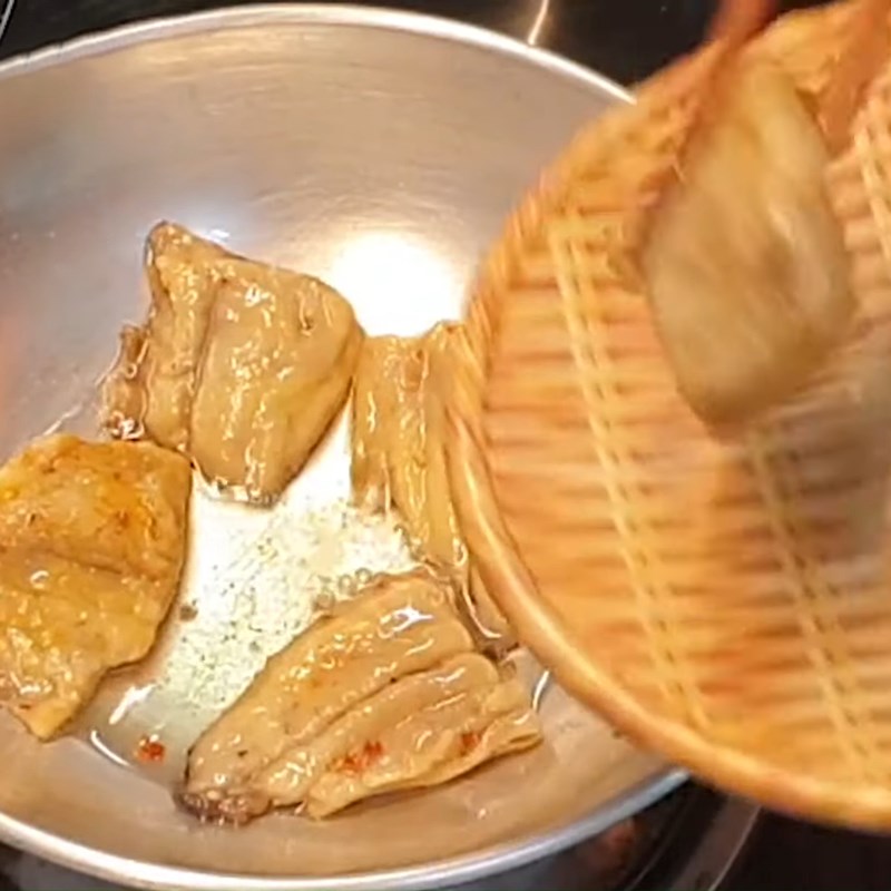 Bước 2 Chiên khô cá tra Khô cá tra chiên giấm đường