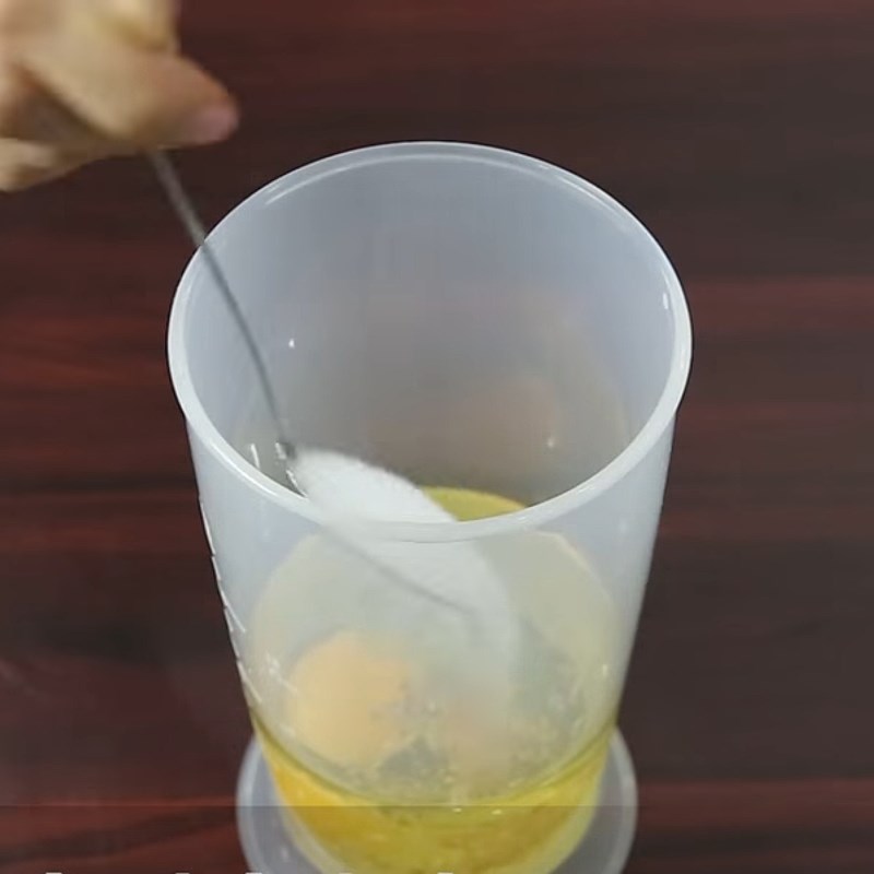 Bước 1 Cho nguyên liệu vào cối xay Sốt mayonnaise