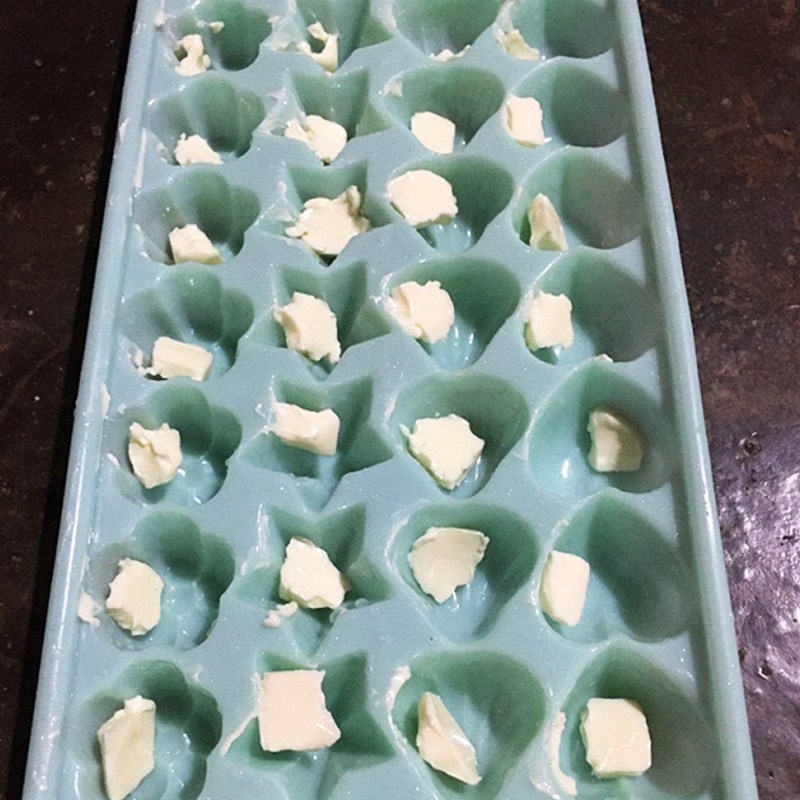 Bước 2 Cho phô mai và rau câu ra khuôn Rau câu nhân phô mai (công thức được chia sẻ từ người dùng)