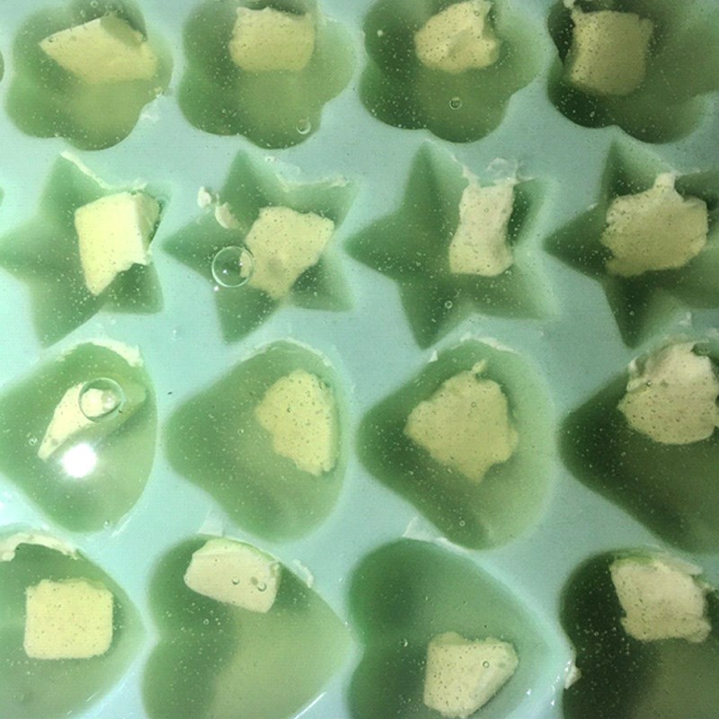 Bước 2 Cho phô mai và rau câu ra khuôn Rau câu nhân phô mai (công thức được chia sẻ từ người dùng)