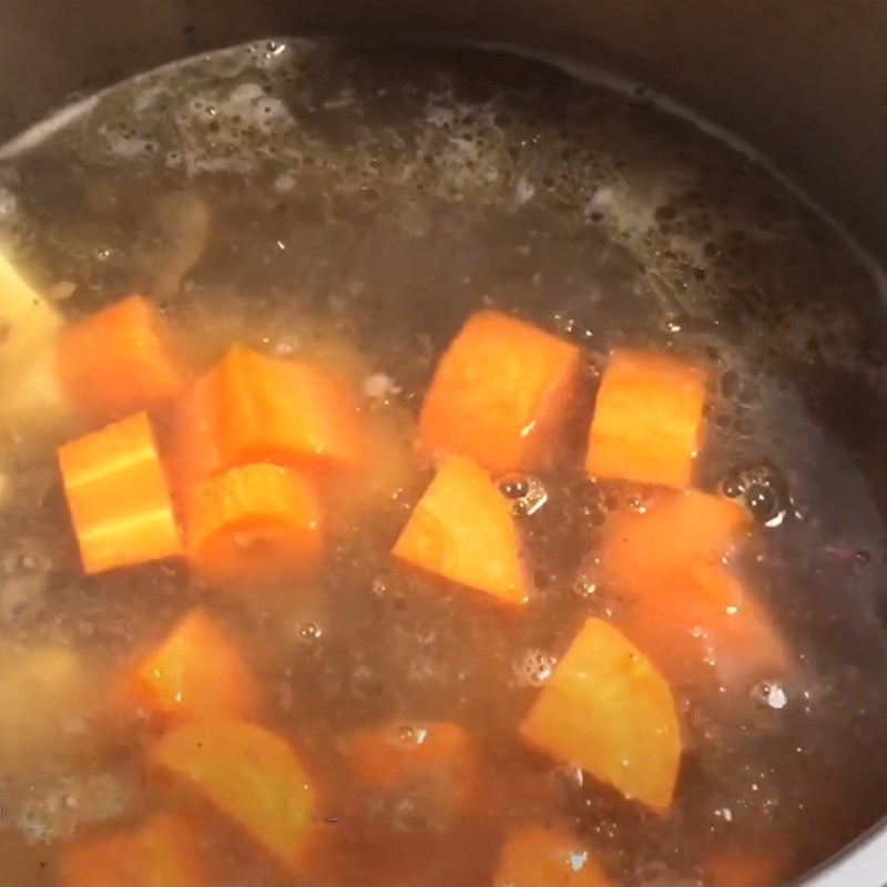 Bước 4 Cho rau củ vào Cháo sườn bò đậu xanh