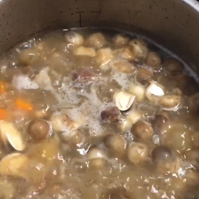 Bước 4 Cho rau củ vào Cháo sườn bò đậu xanh