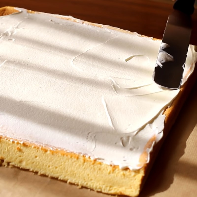Bước 7 Cuộn và cắt bánh Bánh chiffon cuộn kem