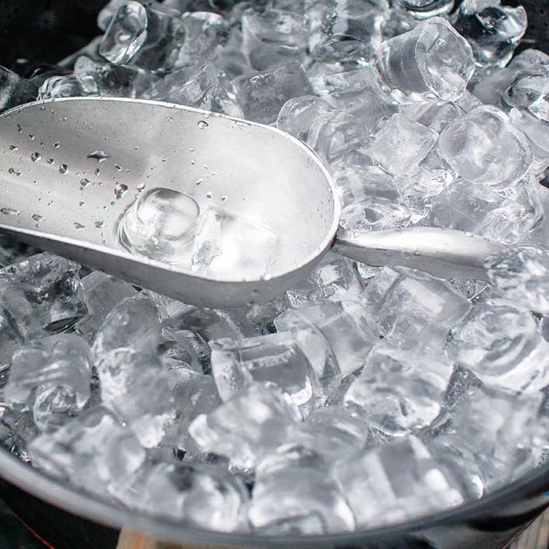 Bước 1 Đập nhuyễn đá viên Sữa lắc vani