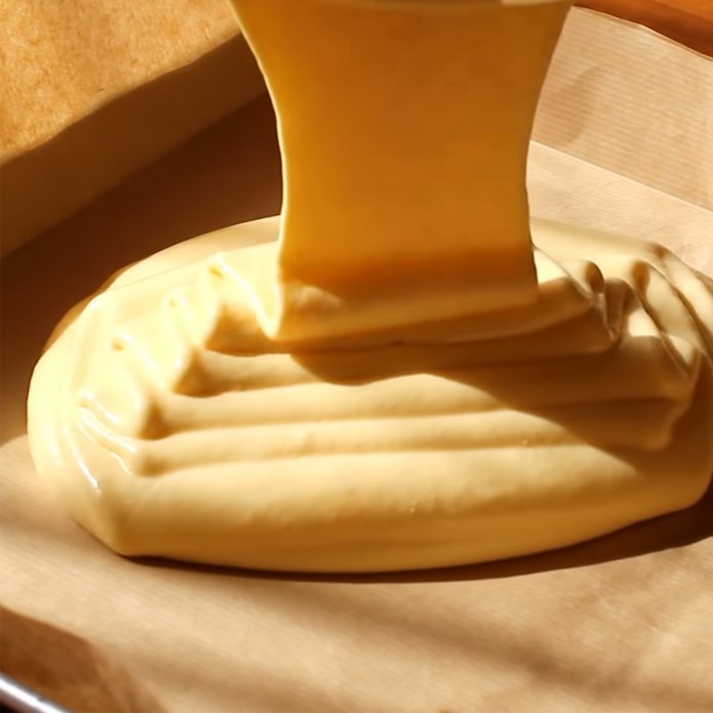 Bước 4 Đổ khuôn Bánh chiffon cuộn kem