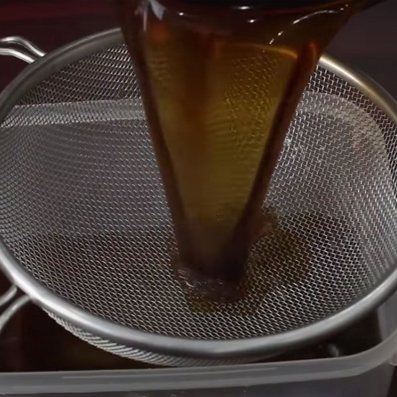 Bước 2 Đổ khuôn Thạch rau câu phô mai cà phê