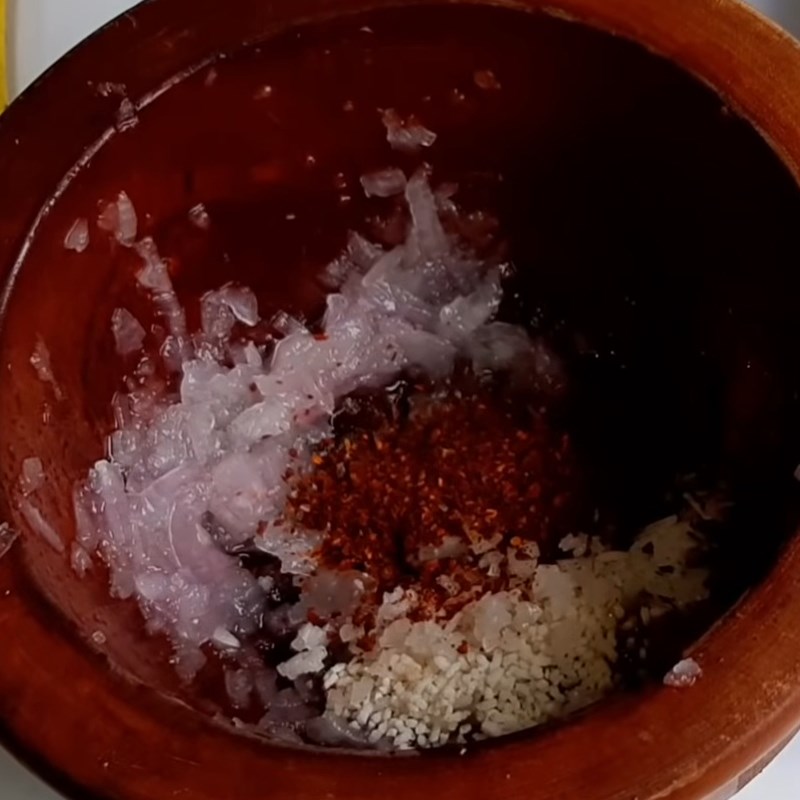 Bước 1 Giã hỗn hợp gia vị Khô cá đuối chay