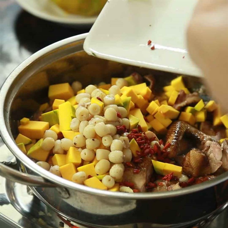 Bước 4 Hầm bồ câu với bí đỏ Bồ câu hầm bí đỏ