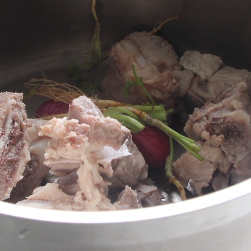 Bước 2 Hầm xương heo Cháo canh Nghệ An xương heo