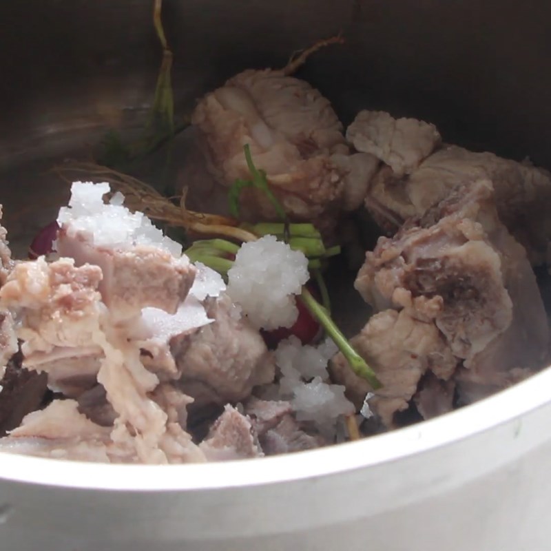 Bước 2 Hầm xương heo Cháo canh Nghệ An xương heo