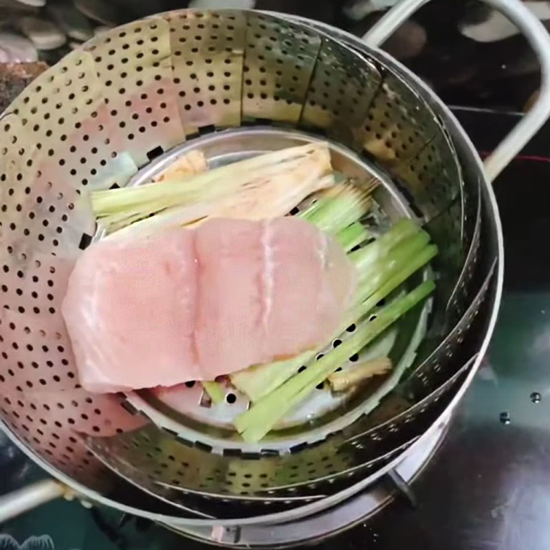 Bước 2 Hấp cá Cháo cá basa