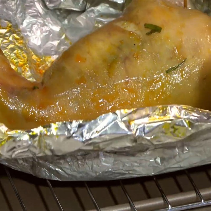 Bước 5 Hấp chân giò Giò heo nướng lá mắc mật