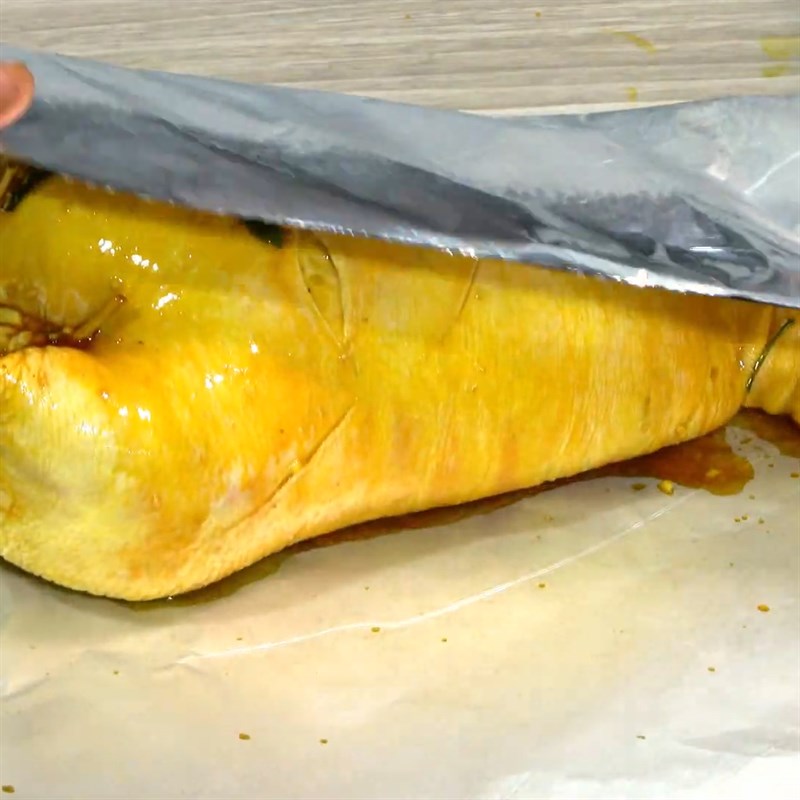 Bước 5 Hấp chân giò Giò heo nướng lá mắc mật