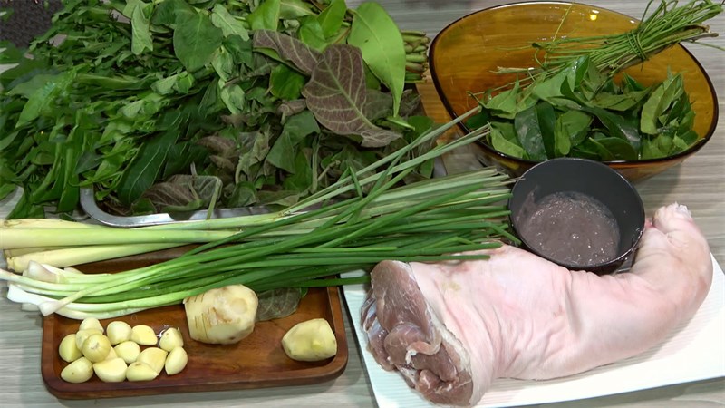 Nguyên liệu món ăn giò heo nướng lá mắc mật