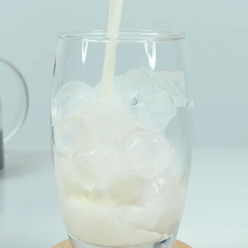 Bước 5 Hoàn thành Trà sữa hoa đậu biếc macchiato kem dừa