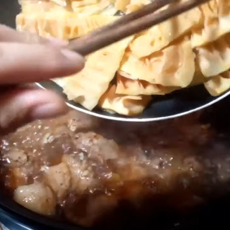 Bước 5 Kho sườn Sườn kho măng