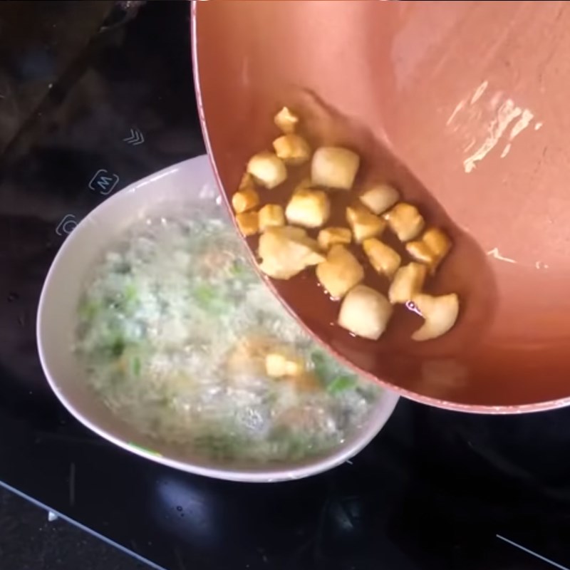 Bước 7 Làm mỡ hành và tóp mỡ Cơm sườn trứng