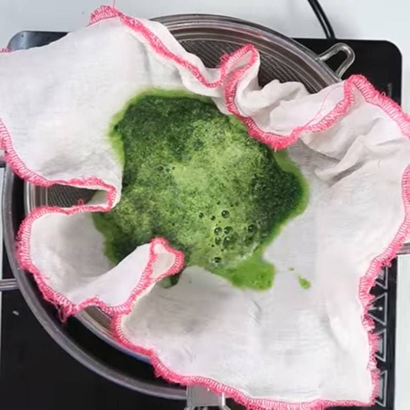 Bước 1 Làm nước cốt lá dưới Sữa chua lá dứa