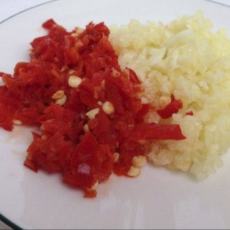 Bước 2 Sơ chế các nguyên liệu khác Sườn rim lá chanh