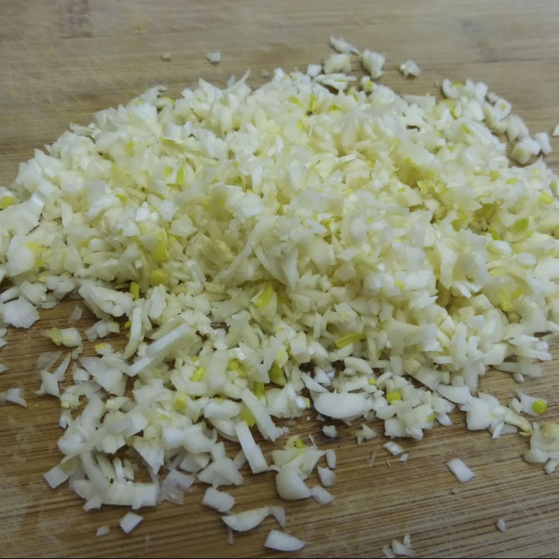 Bước 2 Sơ chế các nguyên liệu khác Sườn rim lá chanh