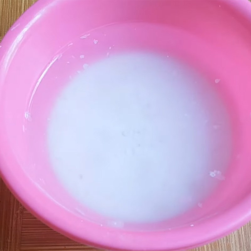 Bước 1 Làm nước vôi trong Thạch găng bằng bột lá găng