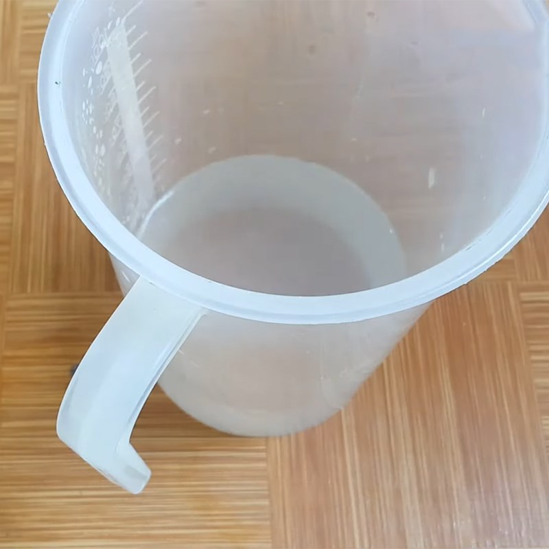 Bước 1 Làm nước vôi trong Thạch găng bằng bột lá găng