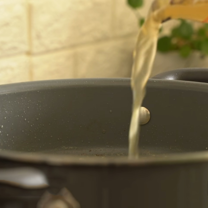 Bước 4 Làm sốt bơ tỏi Gà sốt bơ tỏi