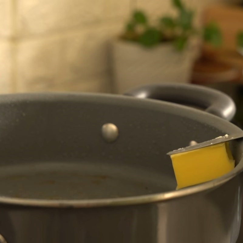 Bước 4 Làm sốt bơ tỏi Gà sốt bơ tỏi