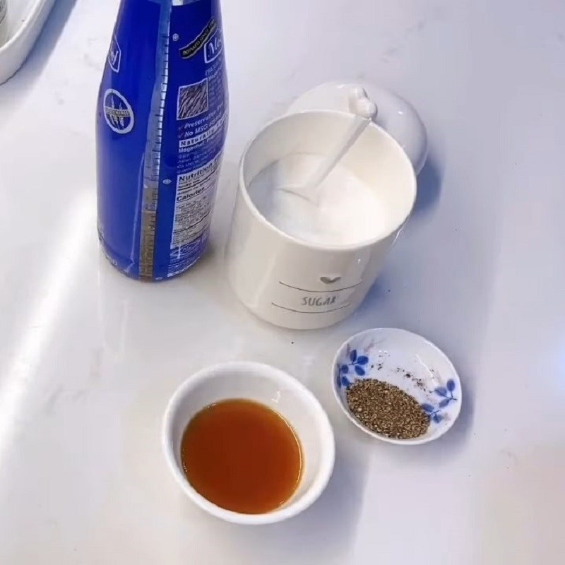 Bước 2 Làm sốt kho Khô cá cơm kho tiêu