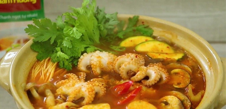 Lẩu bạch tuộc nấu nấm