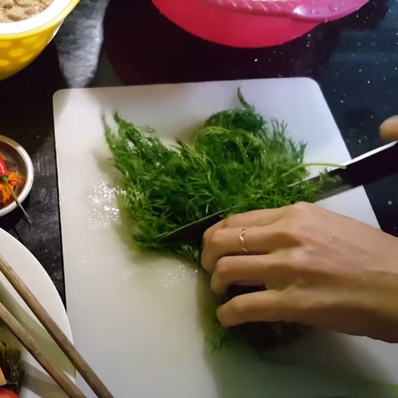 Bước 2 Sơ chế các nguyên liệu khác Lẩu cá chép om dưa