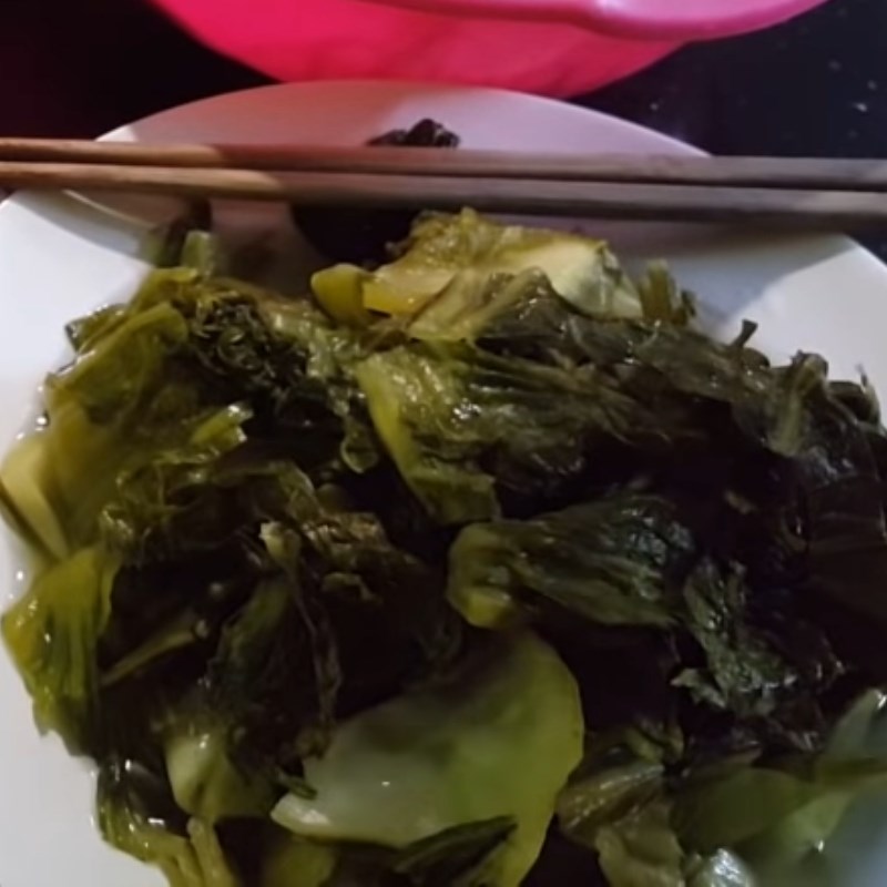 Bước 2 Sơ chế các nguyên liệu khác Lẩu cá chép om dưa