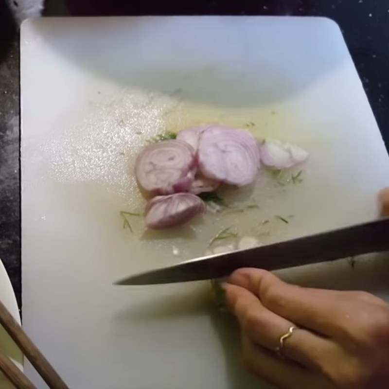 Bước 2 Sơ chế các nguyên liệu khác Lẩu cá chép om dưa