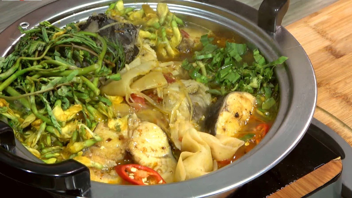 Lẩu cá ngát măng chua