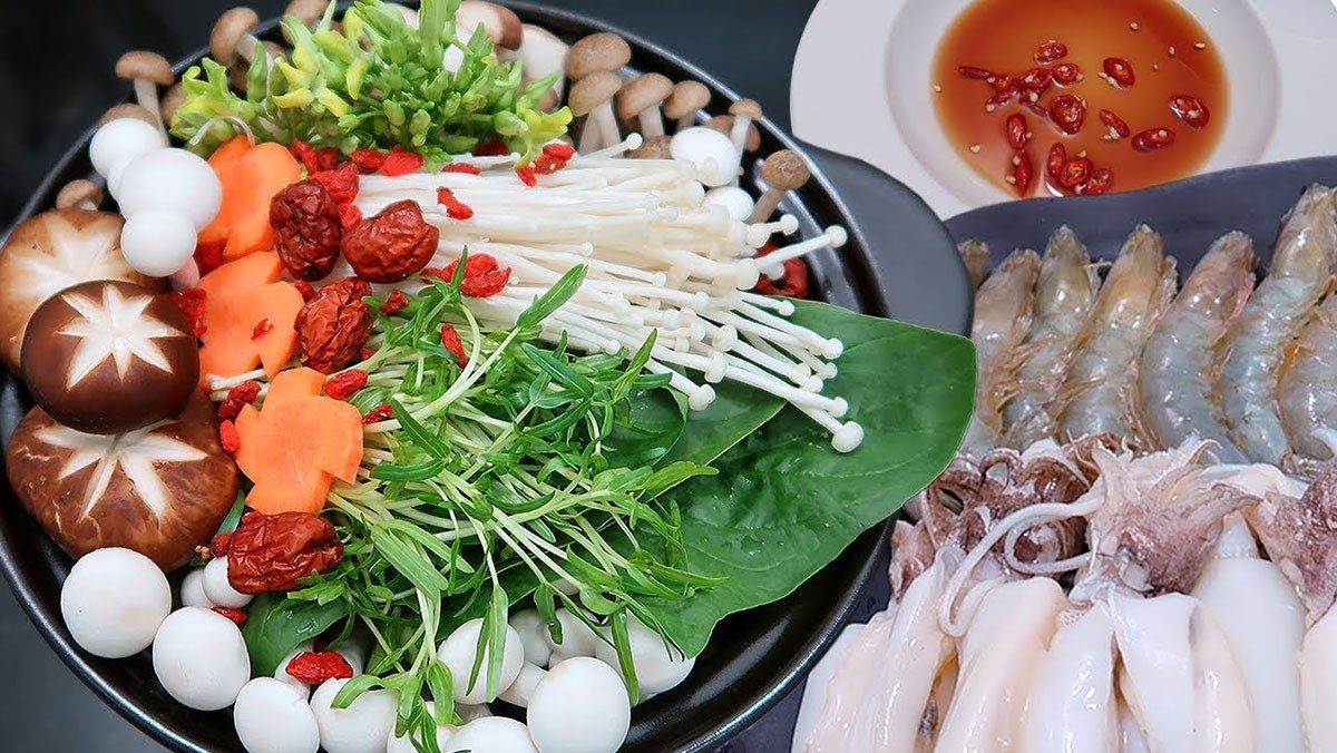 Lẩu hải sản nấm