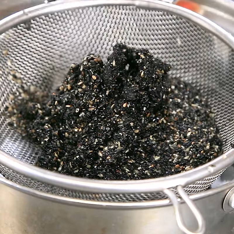 Bước 3 Lọc nước mè Sữa mè đen