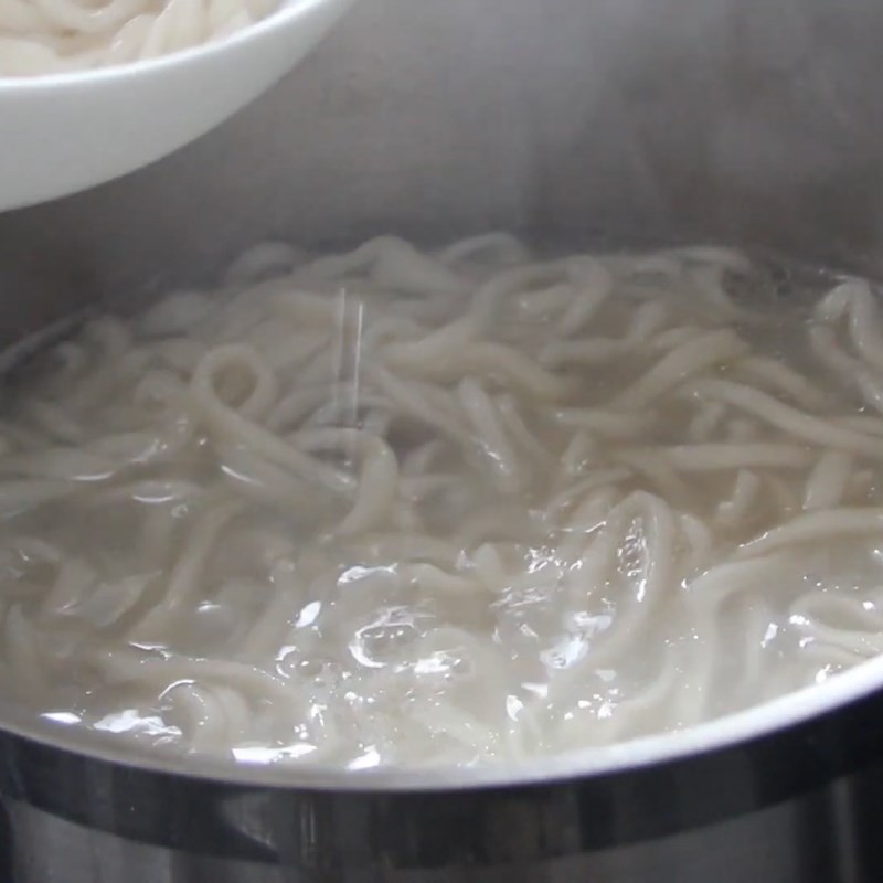 Bước 7 Luộc bánh và hoàn thành Cháo canh Nghệ An xương heo